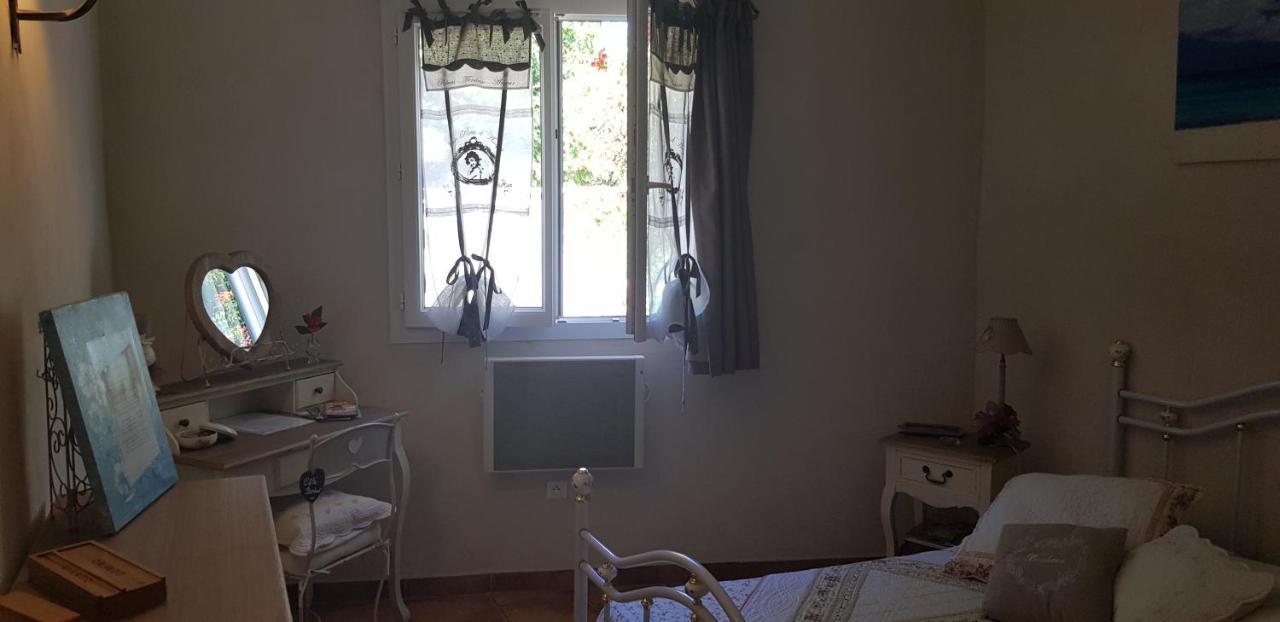 Fenetre Sur Les Alpilles Bed & Breakfast Saint-Martin-de-Crau Bagian luar foto