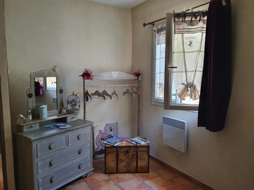 Fenetre Sur Les Alpilles Bed & Breakfast Saint-Martin-de-Crau Bagian luar foto
