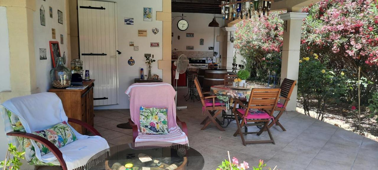 Fenetre Sur Les Alpilles Bed & Breakfast Saint-Martin-de-Crau Bagian luar foto