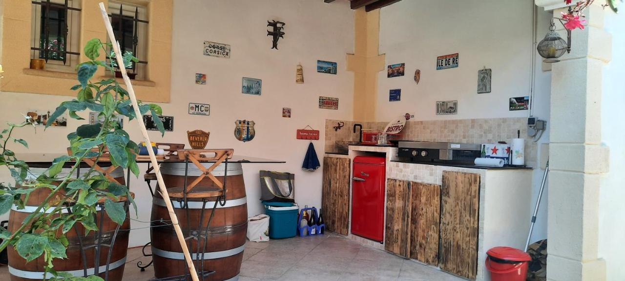 Fenetre Sur Les Alpilles Bed & Breakfast Saint-Martin-de-Crau Bagian luar foto