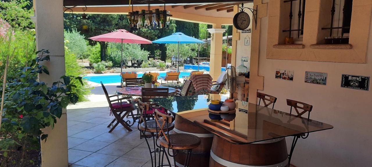 Fenetre Sur Les Alpilles Bed & Breakfast Saint-Martin-de-Crau Bagian luar foto